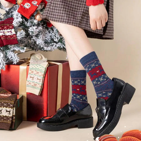 5 pcs Christmas socks Wool socks mid-tube socks Fun cute socks with Santa reindeer pattern women's Christmas theme gift box set